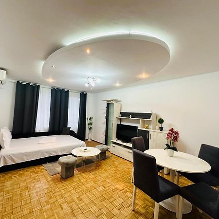 Chic Comfort 1Bdr With Landmark View - Concerthall Bucharest Exterior photo